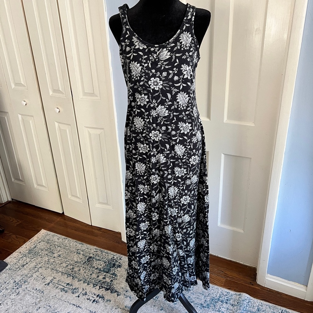 Black and white maxi dress size M